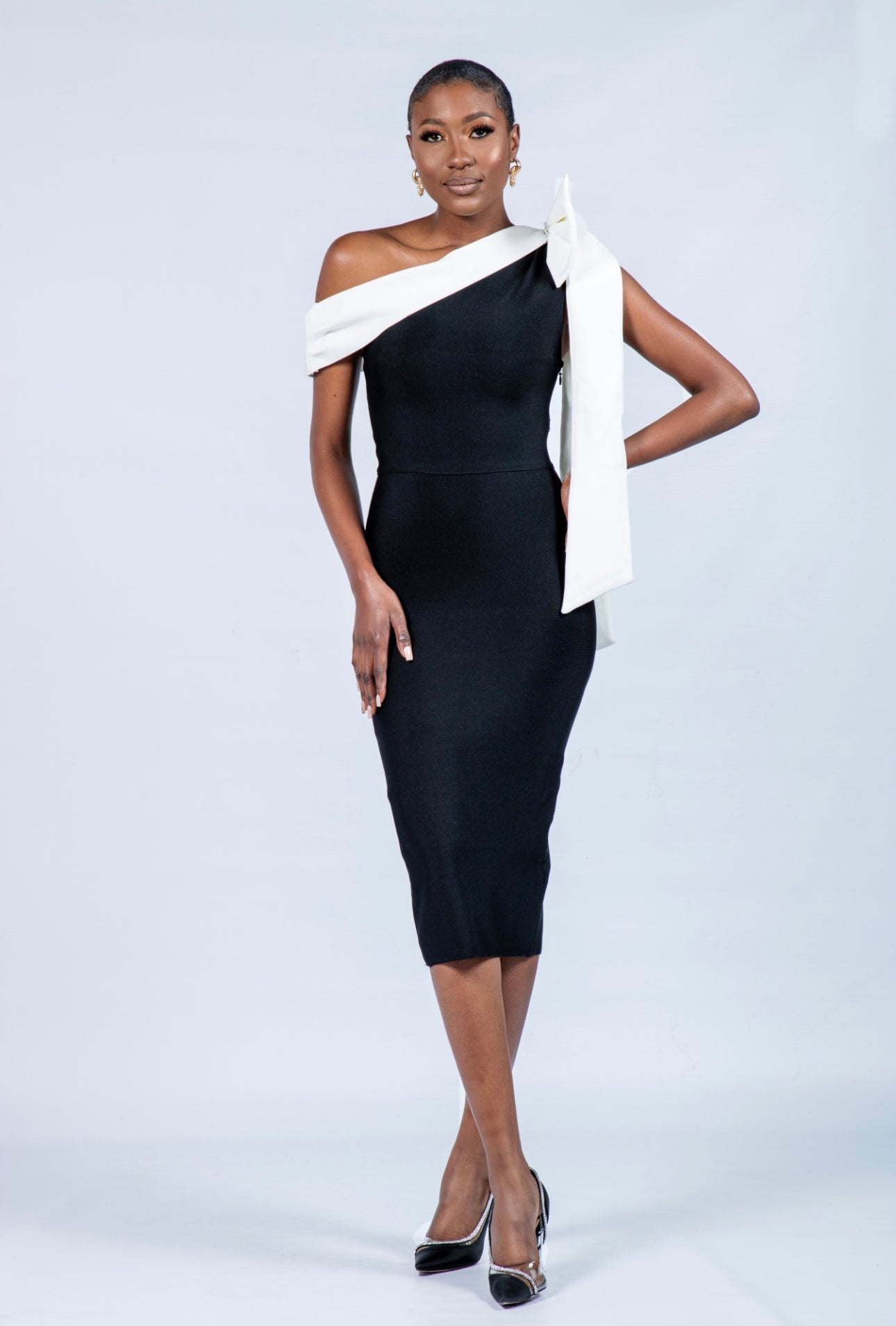 Amira Black and White Bandage Dress (Pre loved -Worn no more than twice). T&C's Apply: no return, refund, or exchange